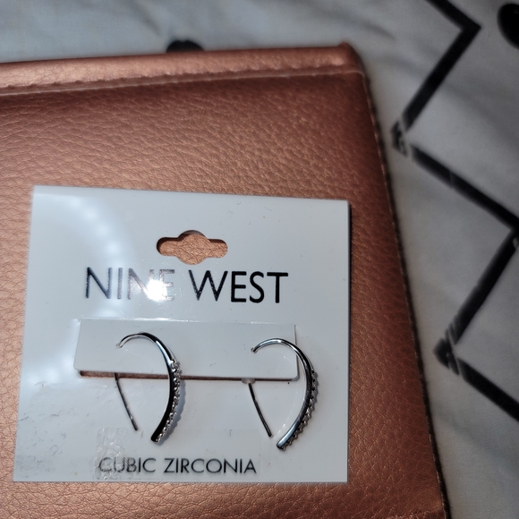 Nine West Dangle Earrings - Picture 4 of 4